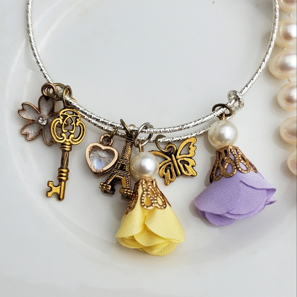 💫5/$25 FLORAL CHARM BRACELET - Picture 1 of 3